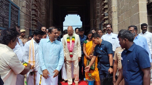 முன்னாள் ஜனாதிபதி ராம்நாத் கோவிந்த்நேற்று தென்காசி காசி விஸ்வநாதர் கோவிலில் தரிசனம்