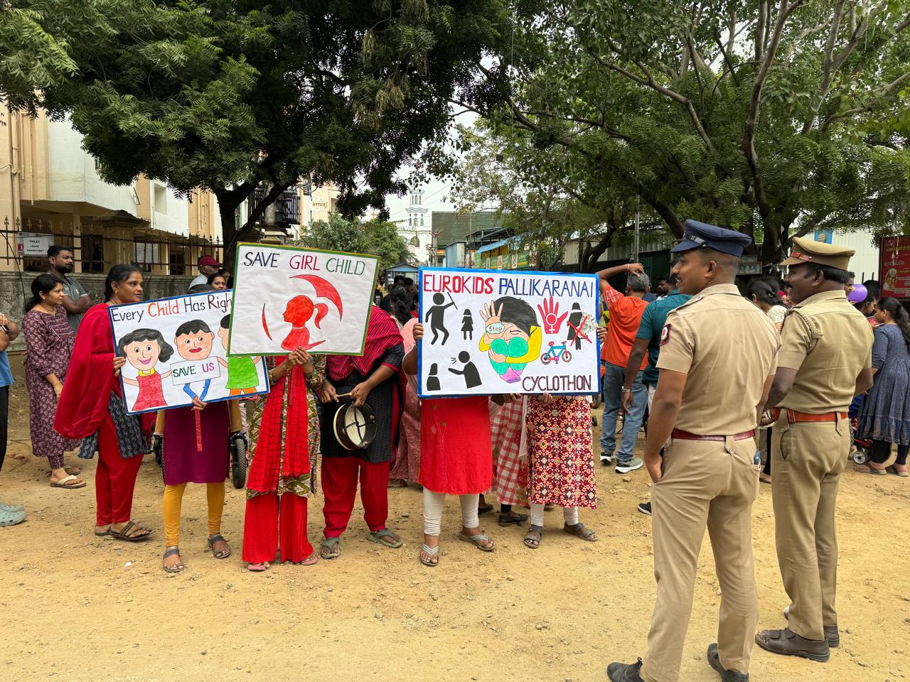 ஜெயச்சந்திரன் நகர் பிரதான சாலையில் குழந்தை வளர்ப்பு , சிறார் பாலியல் வன்கொடுமை , பெண் குழந்தைகள் பாதுகாப்பு குறித்து விழிப்புணர்வு பேரணி