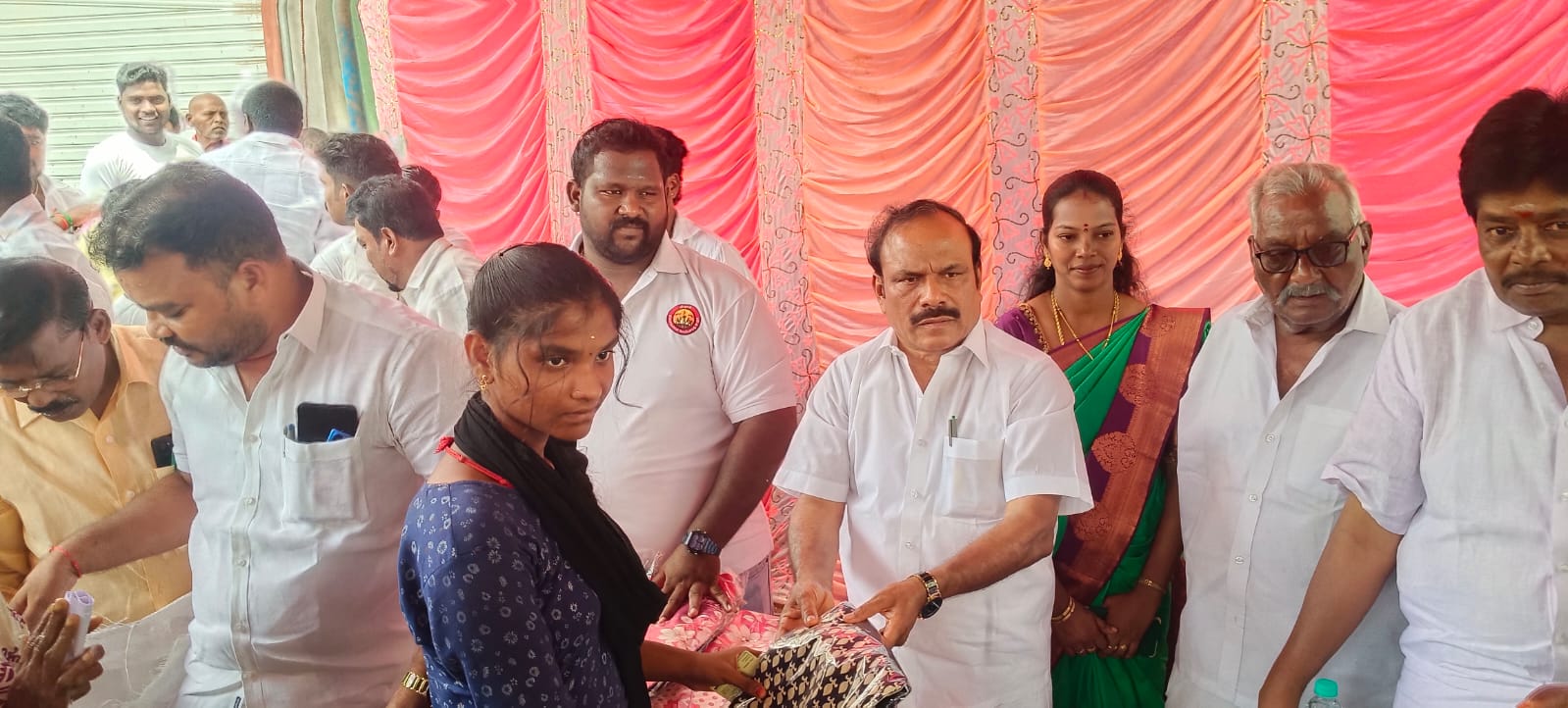 திட்டக்குடி அருகே பொடையூர்,கல்லூர் ஆகிய கிராமங்களில் மக்கள் குறைதீர்க்கும் கூட்டம் அமைச்சர் சி.வெ.கணேசன் பங்கேற்பு