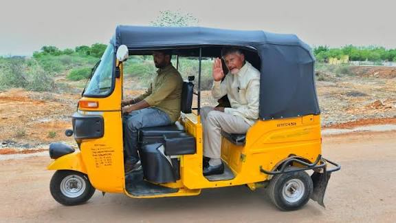 ஆட்டோ ஓட்டுநர்களுக்கு ஆண்டுக்கு ரூ.15 ஆயிரம் நிதி உதவி: ஆந்திர முதல்வர் சந்திரபாபு நாயுடு அறிவிப்பு