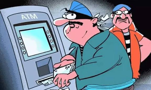 மராட்டியத்தில் ரூ.16 லட்சத்துடன் ஏ.டி.எம். எந்திரத்தை தூக்கிச்சென்ற கொள்ளையர்களால் பரபரப்பு