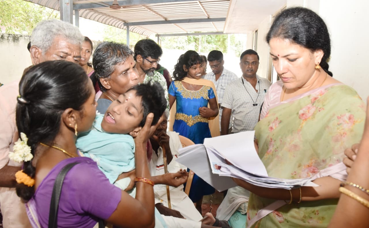 காஞ்சிபுரத்தில் வாராந்திர மக்கள் குறைதீர்க்கும் நாள்