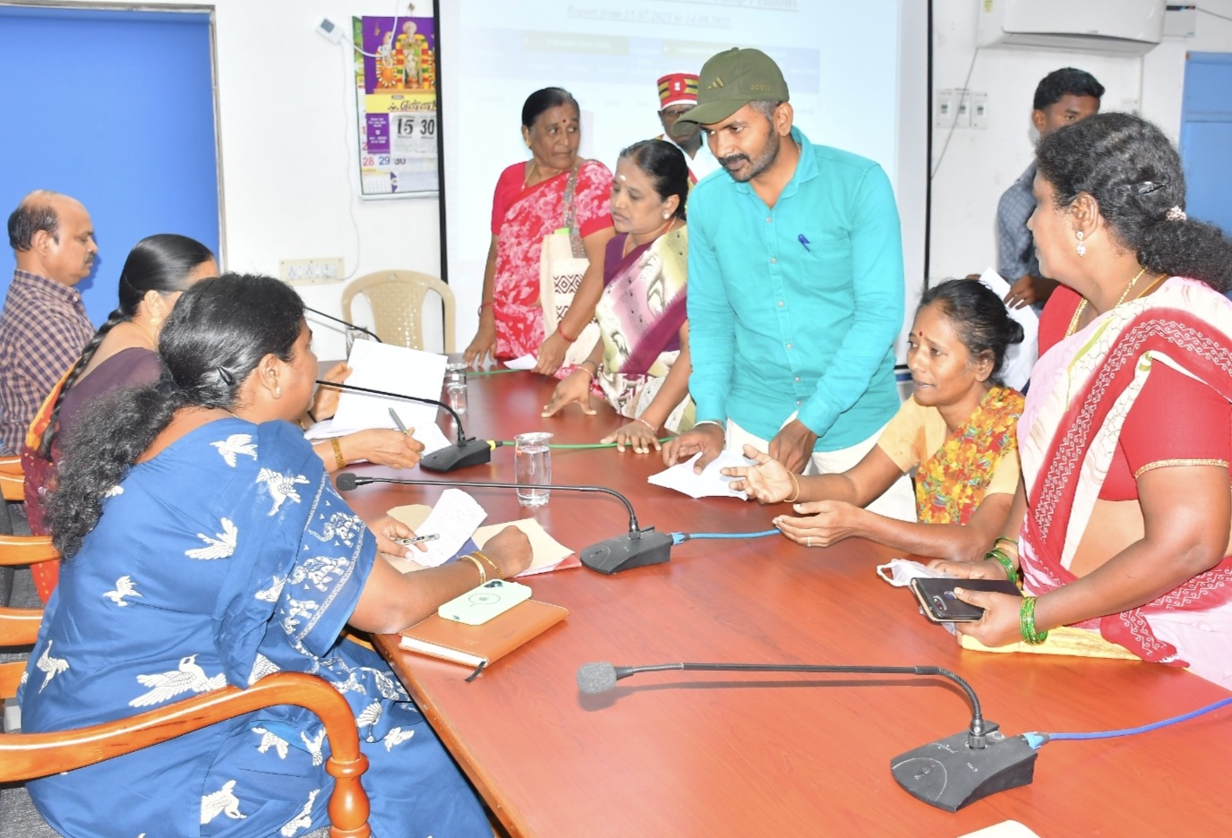 வேலூரில் நேற்று நடந்த மக்கள் குறைதீர்வு கூட்டம்