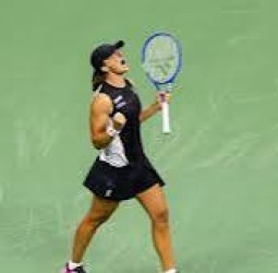 யுஎஸ் ஓபன் கிராண்ட்ஸ்லாம் டென்னிஸ்: இகா ஸ்வியாடெக், ஜன்னிக் சின்னர் முன்னேற்றம்