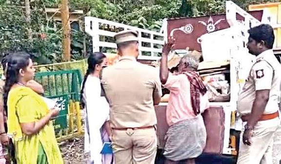 கம்பம்மெட்டு மலைச்சாலையில்  கேரள கழிவுகள் குறித்து அதிகாரிகள் ஆய்வு