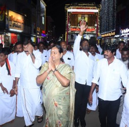 அறந்தாங்கி பகுதியில் மக்களை சந்தித்த தேமுதிக பொதுச் செயலாளர்