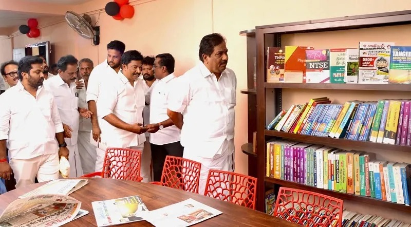 வாடிப்பட்டி தாதம்பட்டி மந்தையில் அமைக்கப்பட்ட நூலகம் திறக்கப்பட்டது