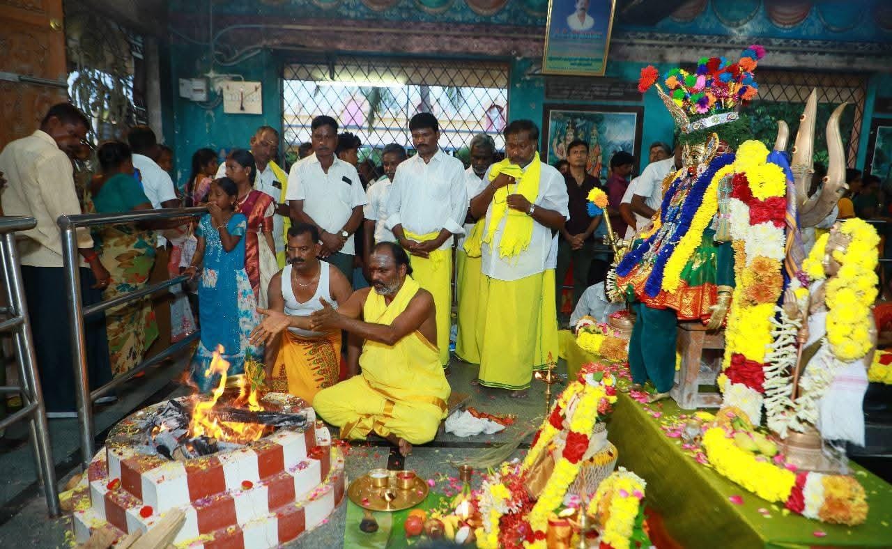 மாம்பட்டு ஸ்ரீ முத்து மாரியம்மனுக்கு சிறப்பு பூஜைகள்