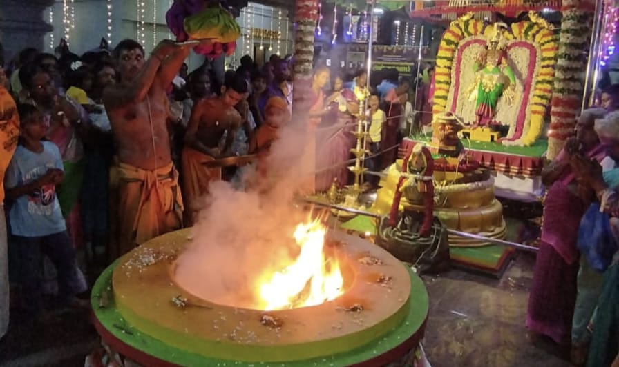 உக்கல் அருள்மிகு ஸ்ரீ காமாட்சி அம்பாள் கோயில் நவராத்திரி கொலு பூஜை திருவிழாவில் வேள்வி யாகம்: