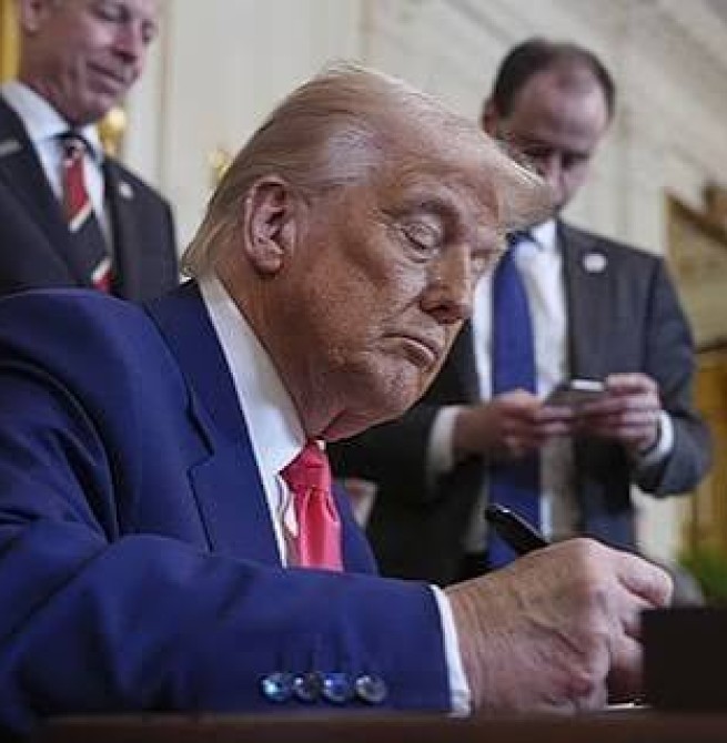 இந்தியா மீது 25% வரியை ரத்து செய்து அதிபர் கையெழுத்து