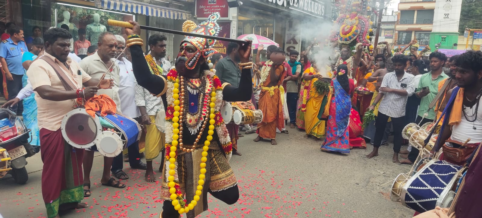 மயிலாடுதுறை பிரசன்ன மாரியம்மன்  ஆலய 42 -வது ஆண்டு தை கடைவெள்ளி பால் குட அபிஷேக அன்னதான விழா