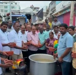 கன்னியாகுமரியில் நேற்று வியாபாரிகள் கஞ்சி காய்ச்சி போராட்டம்