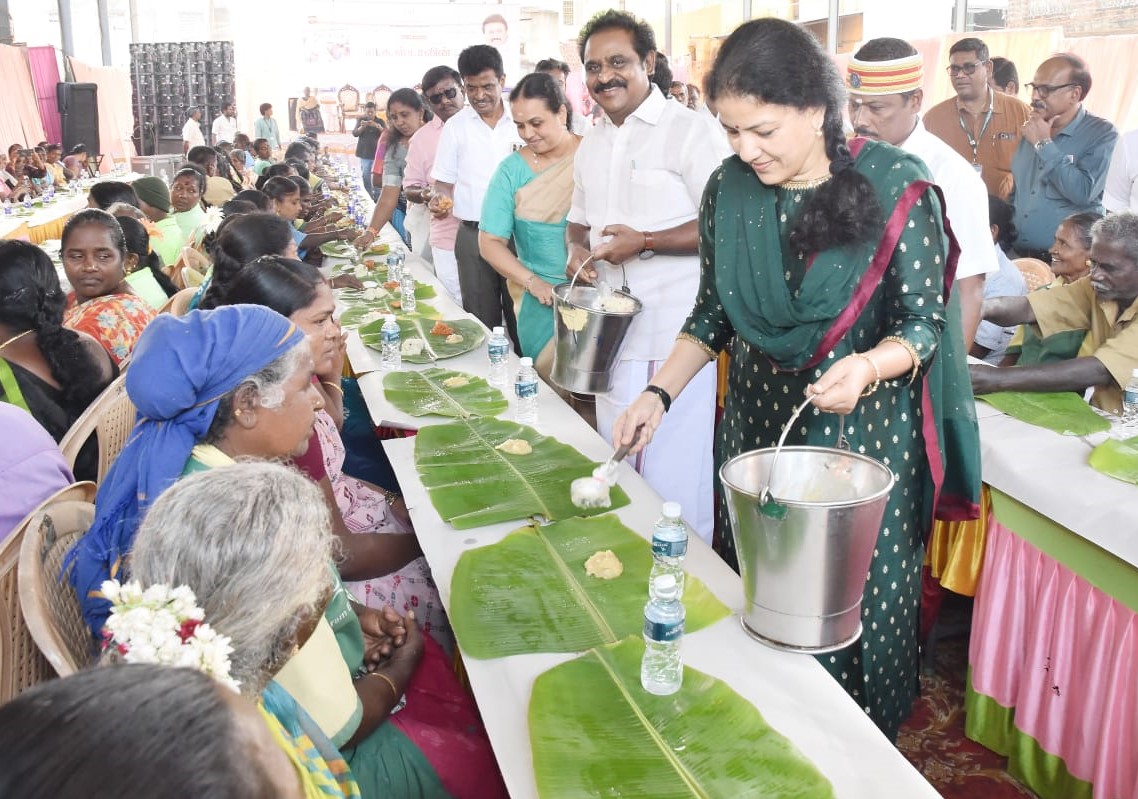 காஞ்சிபுரத்தில் தூய்மை பணியாளர்களுக்கு காலை உணவு