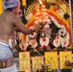 பாலஸ்தாபனத்தை முன்னிட்டு அம்மனுக்கு அலங்கார தீபாராதனை