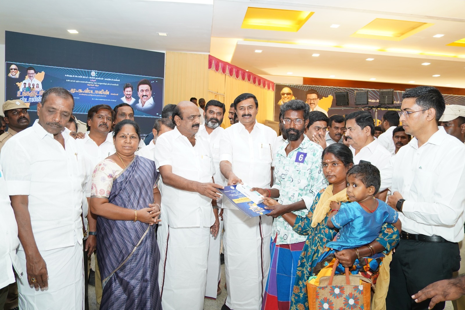 திருப்பூரில் புதிய பயனாளிகளுக்கு பல்வேறு அரசு நலத்திட்ட உதவி