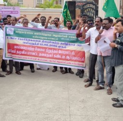 ஊரக வளர்ச்சித்துறை அலுவலர்கள் சங்கத்தினர் ஆர்ப்பாட்டம்