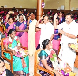 திருச்சியில் நேற்று நடந்த சமுதாய வளைகாப்பு விழா