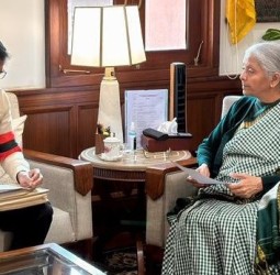 நிர்மலா சீதாராமனை திருச்சி மதிமுக எம்.பி.துரைவைகோ சந்தித்து தொகுதி கோரிக்கை மனு