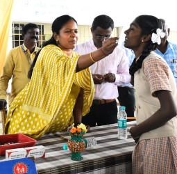 மாணவர்களுக்கு குடற்புழு நீக்க மாத்திரை