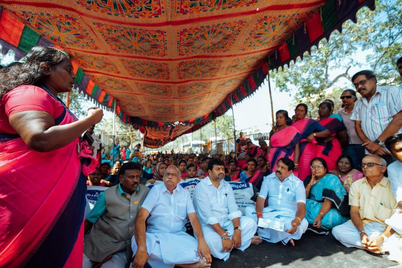 காலமுறை ஊதிய உயர்வு உள்ளிட்ட கோரிக்கைகளை முன்வைத்து கோவையில் நேற்று 10வது நாளாக போராட்டம்