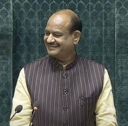 காங்கிரஸ் எம்.பி.க்கள் தாக்கல் செய்த நம்பிக்கையில்லா தீர்மானத்தில் பிழைகள்: சரிசெய்து வழங்க ஓம் பிர்லா அறிவுரை