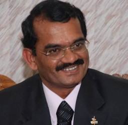 காலச்சூழலுக்கு ஏற்ப திறமைகளை மாணவர்கள் வளர்த்துக் கொள்ள வேண்டும்” - மயில்சாமி அண்ணாதுரை அறிவுரை