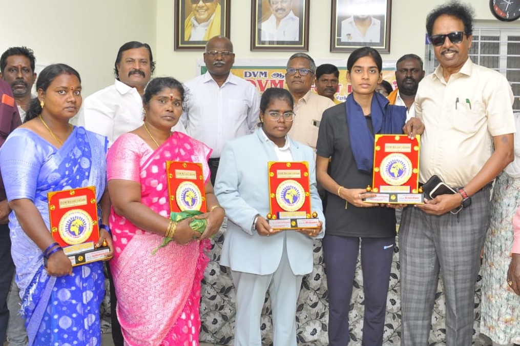 கேரம் போட்டியில் உலக சாதனை