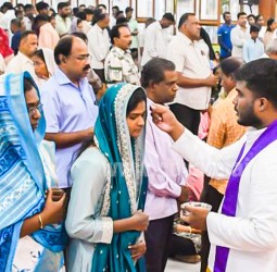 புளியகுளம் அந்தோணியார் ஆலயத்தில் நேற்று சாம்பல் புதன்