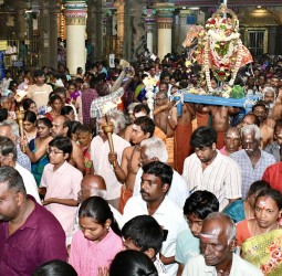 வெள்ளி நந்தி வாகனத்தில் பத்மகிரீஸ்வரர் வீதியுலா