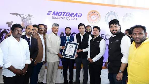 ஆந்​திர முதல்​வர் சந்திரபாபு தொகுதியில் இ-சைக்கிள் விநியோகத்தில் கின்னஸ் சாதனை