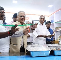 மானிய விலையில் உணவகத்தை முதல்வர் ரங்கசாமி திறந்து வைத்தார்