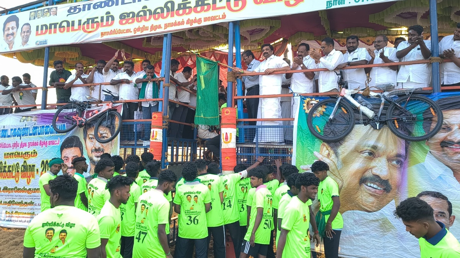 தாண்டாகவுண்டம்பாளையத்தில் ஜல்லிகட்டு போட்டி