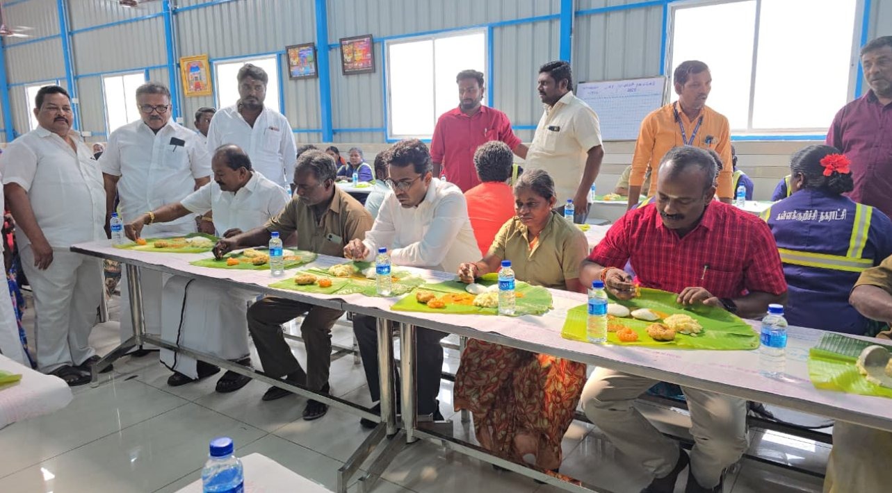 கள்ளக்குறிச்சியில் நேற்று தூய்மை பணியாளர்களுக்கு காலை உணவு
