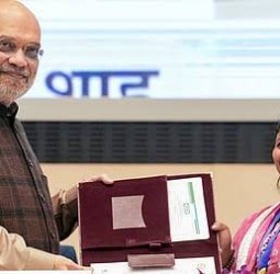 பாரத் டாக்சி செயலி: அமித் ஷா தொடங்கி வைத்தாா்