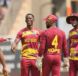 சூப்பர் 8 சுற்று: முதல் அணியாகத் தேர்வான மேற்கிந்தியத் தீவுகள்!