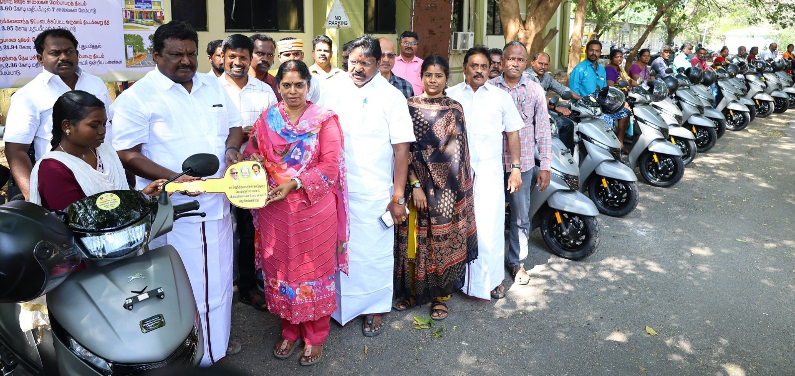 இணைப்பு சக்கரம் பொருத்தப்பட்ட பெட்ரோல் ஸ்கூட்டர்