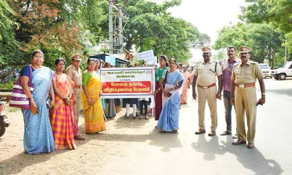 நிலக்கோட்டையில் போதைப்பொருள் ஒழிப்பு, சாலை பாதுகாப்பு: 1000 மாணவிகள் பங்கேற்ற பிரம்மாண்ட விழிப்புணர்வு பேரணி