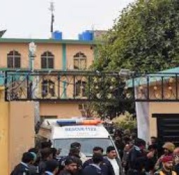 பாகிஸ்தான்: மசூதியில் நடந்த தாக்குதலுக்கு ஐஎஸ்ஐஎஸ் பெறுப்பேற்பு