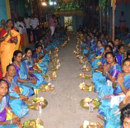 சேமத்தம்மன் கோவிலில் நடந்த விளக்கு பூஜை