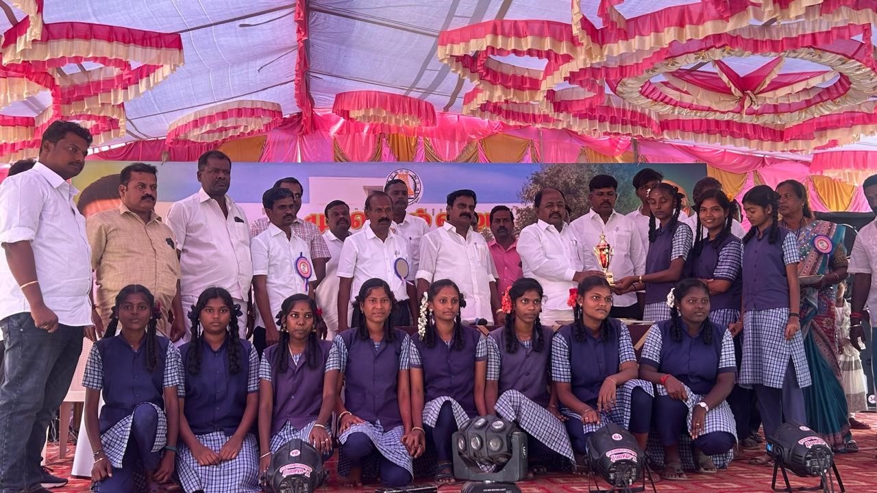 அம்மாபாளையம் அரசு மேல்நிலைப்பள்ளியில் நடைபெற்ற முப்பெரும் விழா