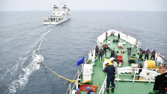 அமெரிக்காவால் தடை செய்யப்பட்ட 3 ஈரானிய எண்ணெய் கப்பல்கள் பறிமுதல்: இந்திய கடலோர காவல்படை நடவடிக்கை