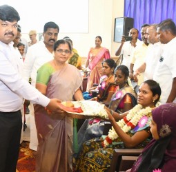 மயிலாடுதுறை மாவட்டம் செம்பனார்கோயிலில் நடந்த சமுதாய வளையகாப்பு விழா