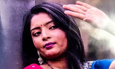 கணவர் 'குரங்கு’ என்று அழைத்ததால் மாடல் அழகி தூக்கிட்டு தற்கொலை