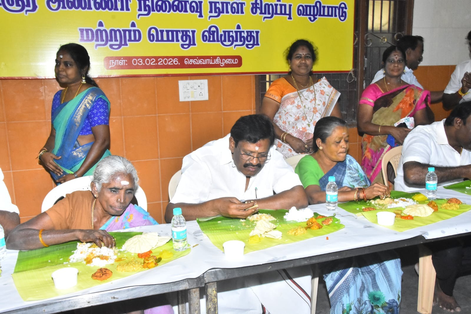 அருள்மிகு கருமாரியம்மன் திருக்கோயிலில் சமபந்தி விருந்தை அமைச்சர் நாசர் தொடங்கி வைத்தார்