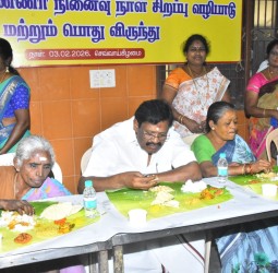 அருள்மிகு கருமாரியம்மன் திருக்கோயிலில் சமபந்தி விருந்தை அமைச்சர் நாசர் தொடங்கி வைத்தார்