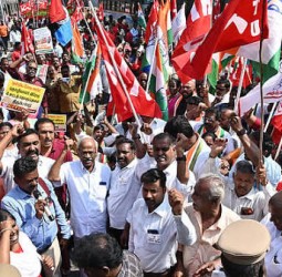 நாடு முழுவதும் தொழிற்சங்கங்கள் போராட்டம்  தமிழகத்தில் ரெயில் மறியல் போராட்டம்; கைது