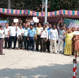 செய்யாறு அறிஞர் அண்ணா அரசு கலைக் கல்லூரியில் ஐந்து அம்ச கோரிக்கைகளை நிறைவேற்றக் கோரி கௌரவ விரிவுரையாளர் கூட்டமைப்பு சார்பில் காலவரையற்ற வகுப்பு புறக்கணிப்பு போராட்டம்: