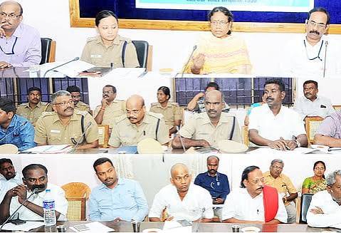 கூடலூரில் பதற்றமான வாக்குச்சாவடி மையங்களில் பாதுகாப்பு நடவடிக்கைகள்: கலெக்டர் லட்சுமிபவ்யா ஆலோசனை