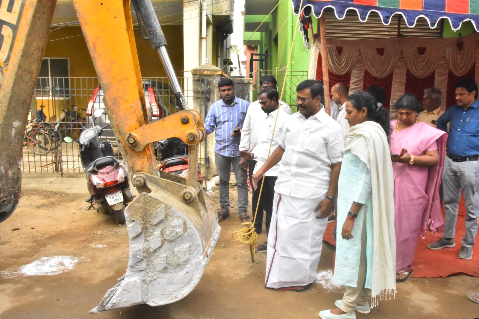 ரூ. 10.70 கோடி செலவில் சாலை பணி