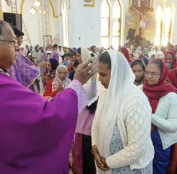 சாம்பல் புதன் சிறப்பு திருப்பலி